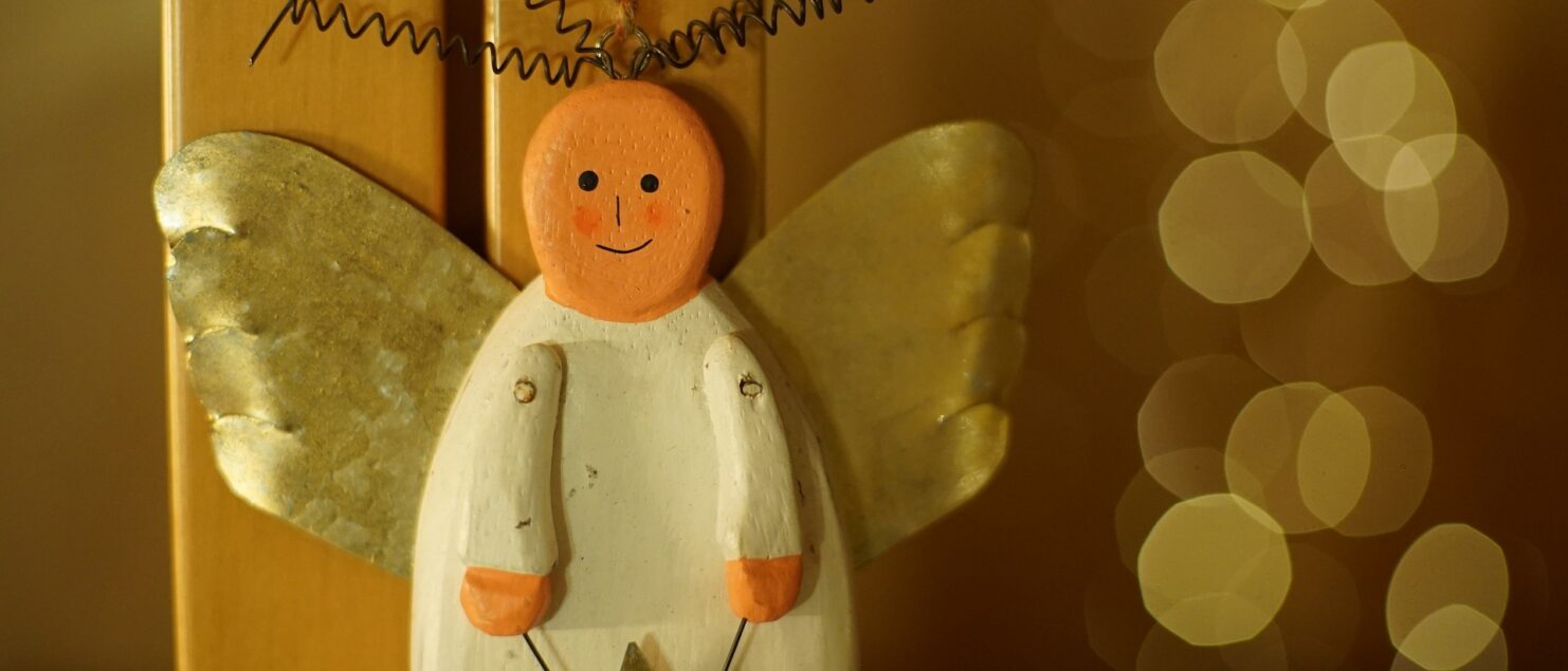 ein Holzengel - Bild ist dekorativ