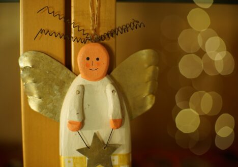 ein Holzengel - Bild ist dekorativ